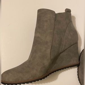 Naturalizer Soul women’s wedge boot.